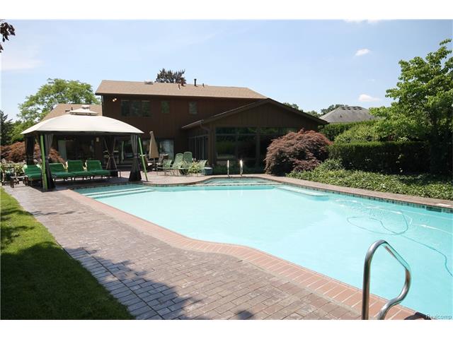 Pool Homes for Sale in West Bloomfield, Michigan
